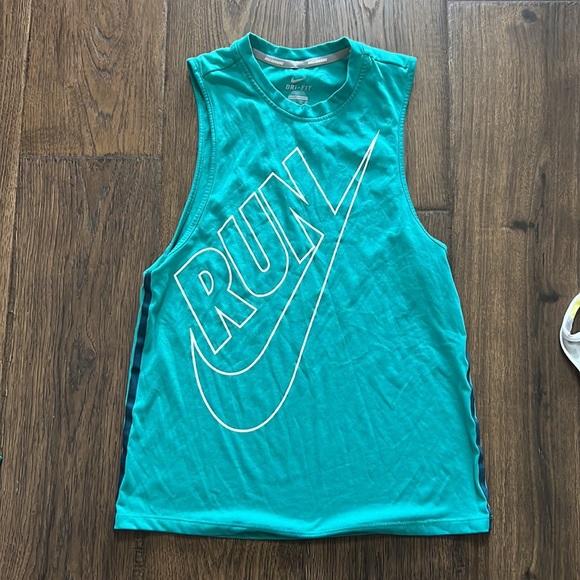 Women’s XS 4 piece Tank Top Lot - Picture 3 of 7